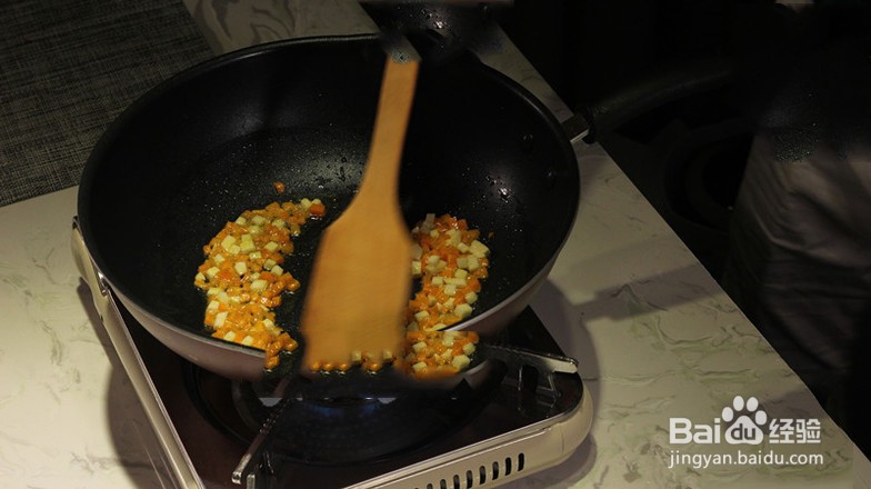 如何在家就能简单制作一份韩国泡菜炒饭？