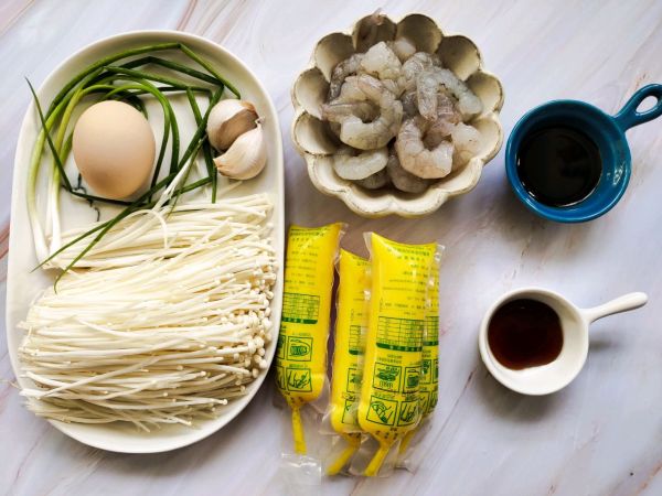虾仁金针菇豆腐煲