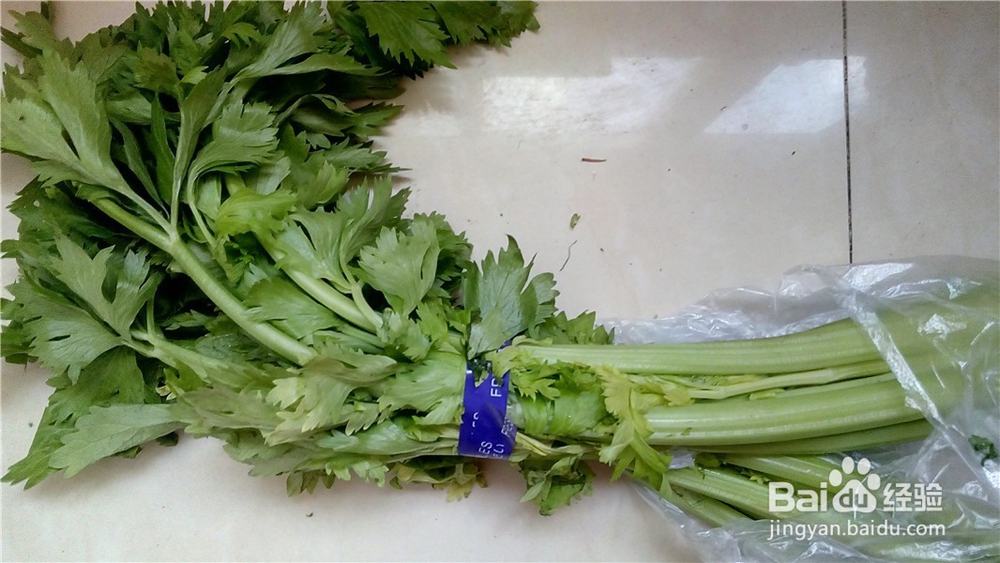 #美食#炒芹菜的做法