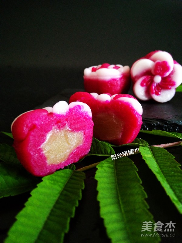 莲蓉花朵和果子