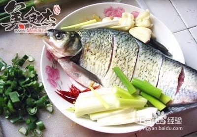 红烧鲫鱼的做法
