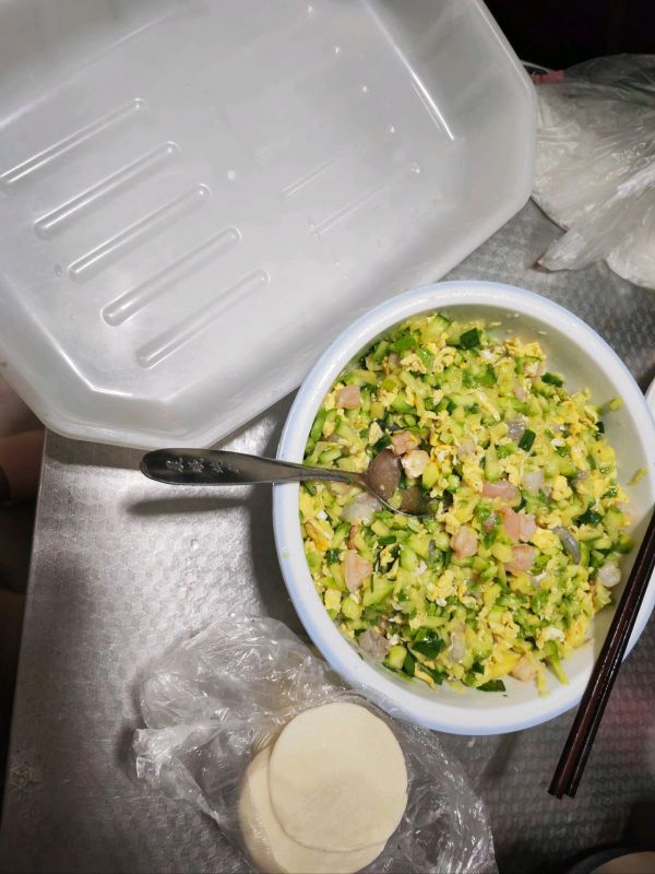 西葫芦虾仁鸡蛋饺子