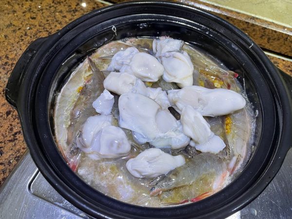 鲜虾生蚝粉丝煲