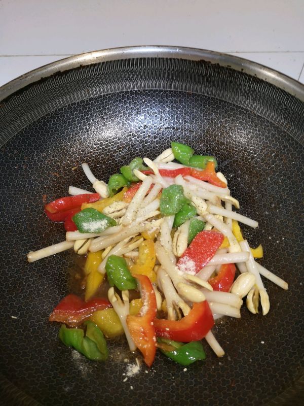 培根炒彩椒花生芽