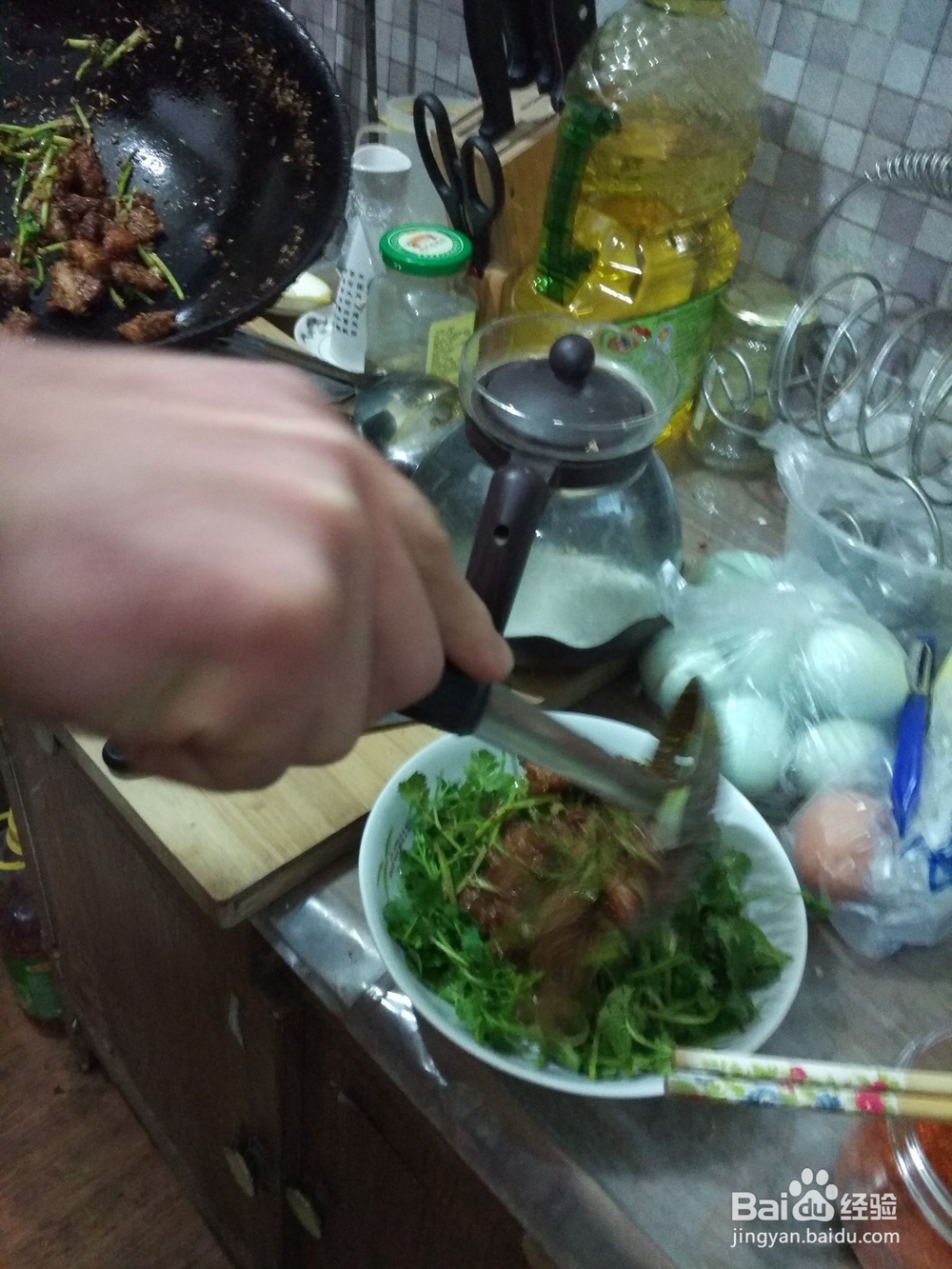 如何制作美味的经典大菜孜然羊肉