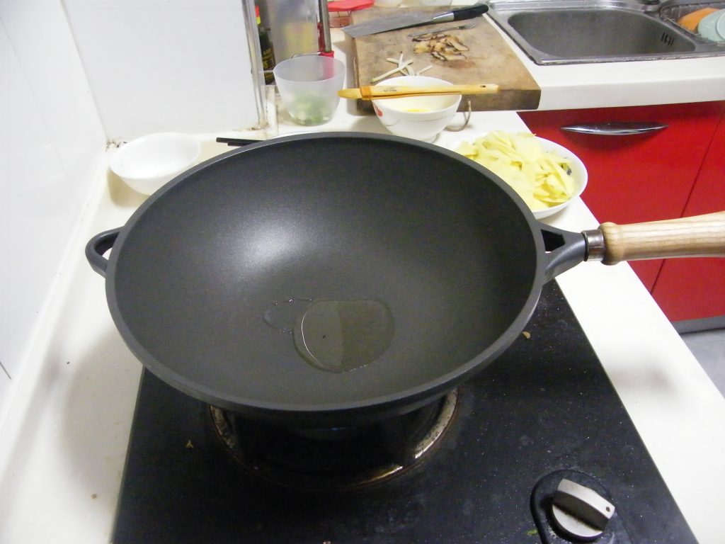 这么做腊肉烤土豆片美味极了！