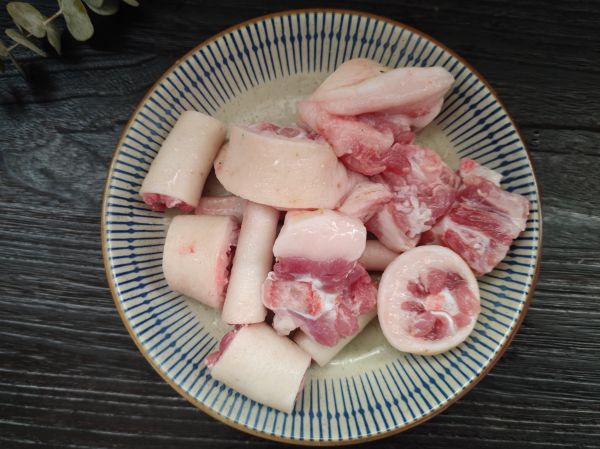 黑豆木耳猪尾汤