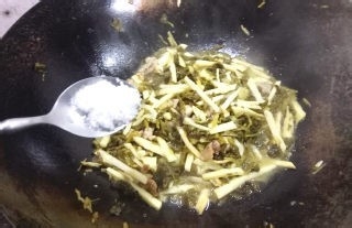 酸菜冬笋炒肉丝制作的步骤