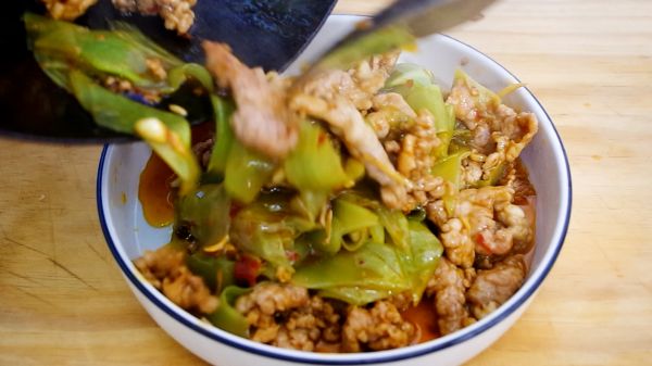 先炒莴笋还是炒肉