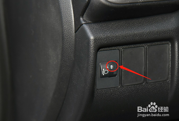 如何调节本田竞瑞车灯高度