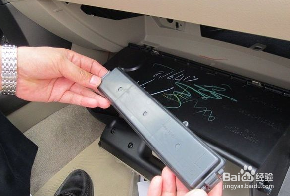 丰田RAV4更换空调滤芯安装教程