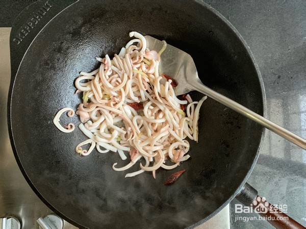 韭菜炒鱿鱼的做法