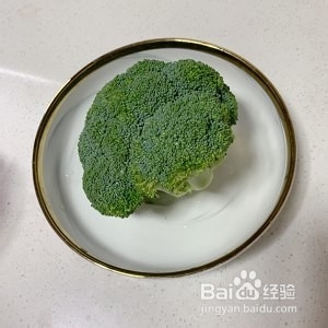 蒜蓉蚝油西兰花,减肥者必备的饱腹菜肴。