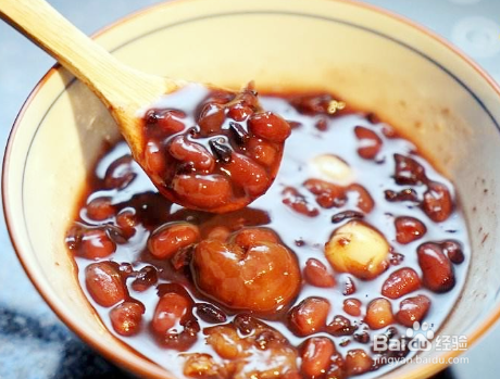 家庭自制桂圆莲子红豆粥