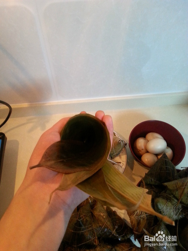 混着酒香与粽叶和糯米的香味