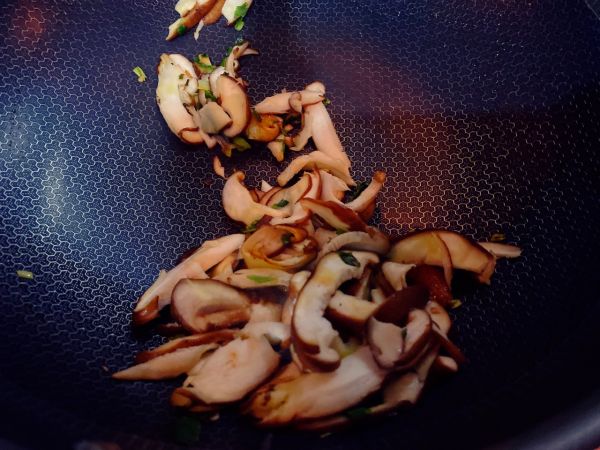 黑椒嫩爆雪花牛肉粒