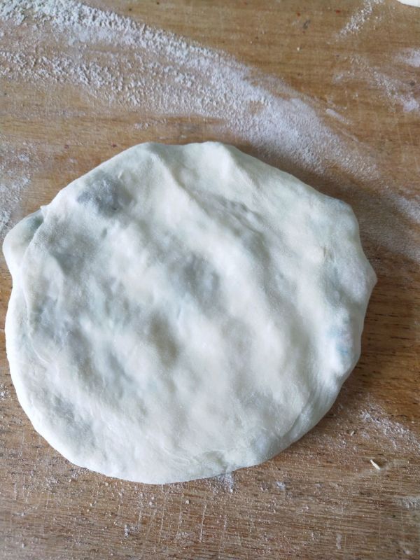 经典韭菜鸡蛋虾皮馅饼