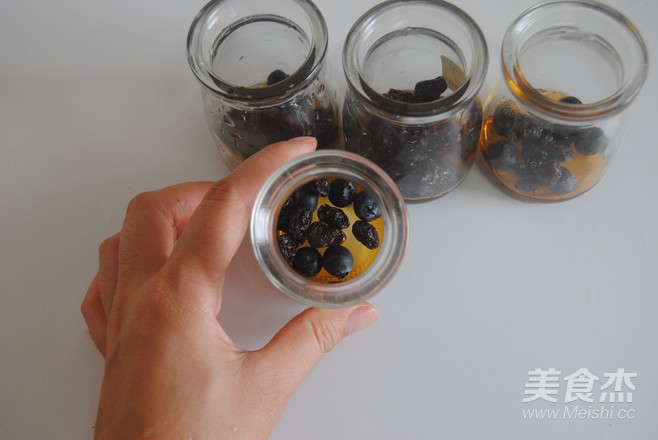 草莓加州葡萄干布丁