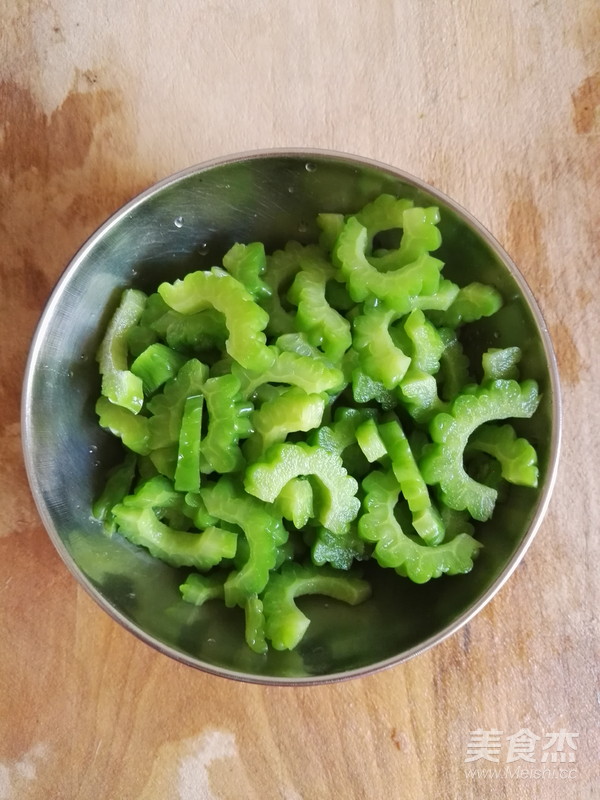 五花肉炒苦瓜