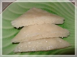 ​家人学做传统白糖糕
