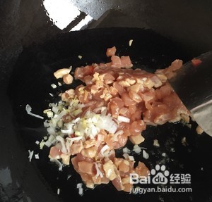 色香味俱全的彩椒小炒肉酿秋葵