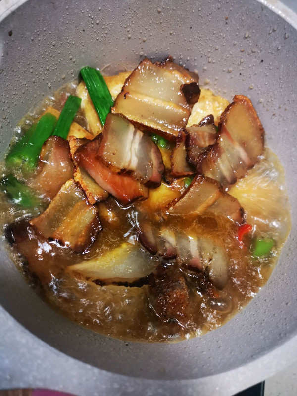 老腊肉炖嫩豆腐