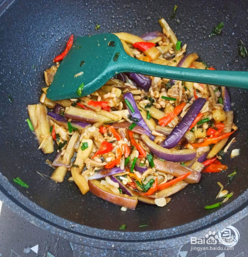 鱼香茄子:鲜香入味,比肉末茄子还好吃下饭