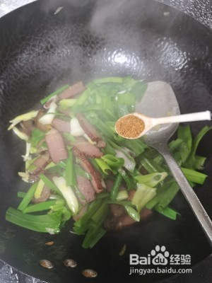 蒜苗炒腊肉好吃的做法