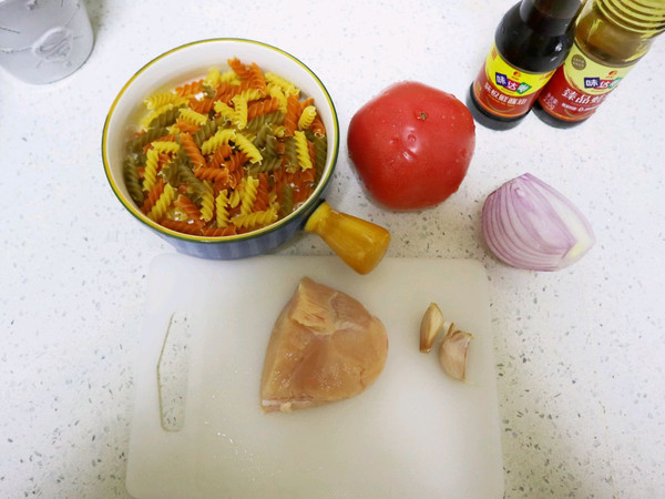 鸡丁肉酱螺丝意面