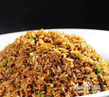 超美味的酱油炒饭的做法