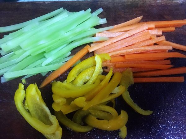 奥尔良烤鸡腿卷