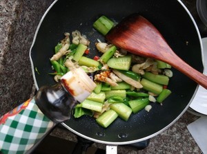 青瓜炒蛏子的做法
