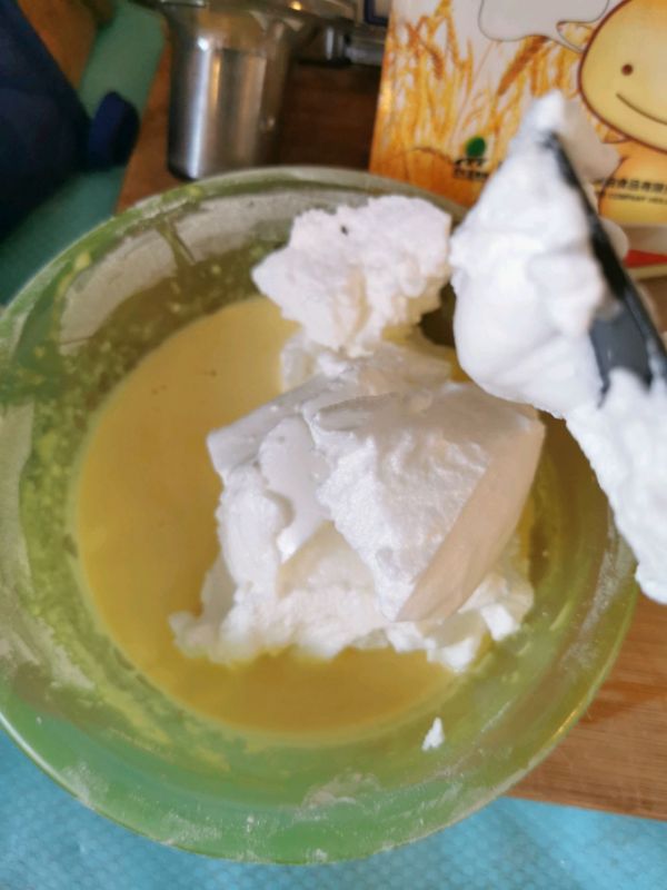 葱香肉松面包卷