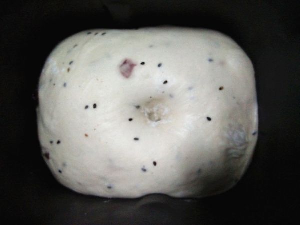 蔓越莓黑芝麻酸奶软欧