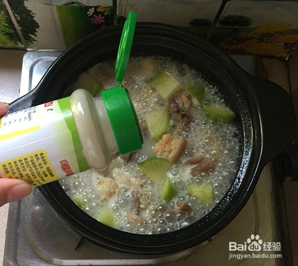 教你如何在家做萝卜炖腊猪蹄肉