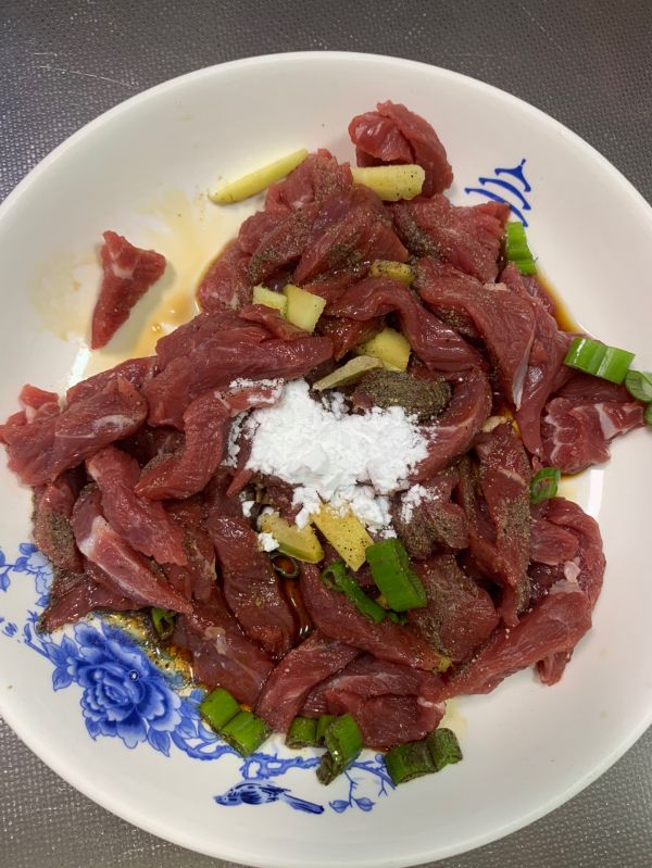 黑椒口蘑牛肉条