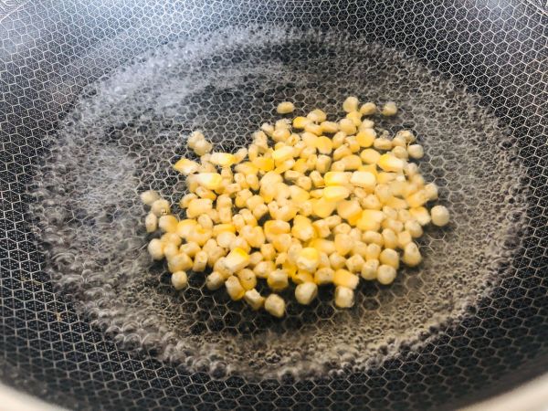 沙拉玉米火腿欧包