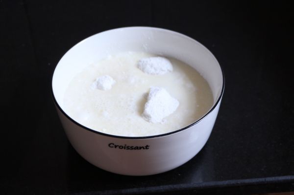 红豆沙冰皮月饼