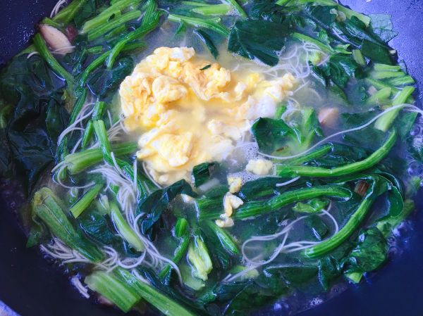 香菇菠菜鸡蛋面