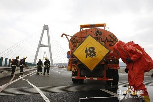 炼油厂危化品泄漏应急处理过程