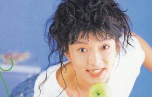赵咏华歌曲中有一句歌词是：嘿，你又来听我唱这首歌，这歌的名字是什么