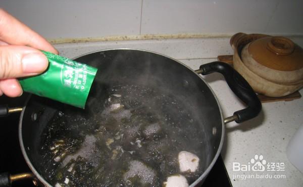 跟着做大家都喜欢的肉丸紫菜蛋花汤