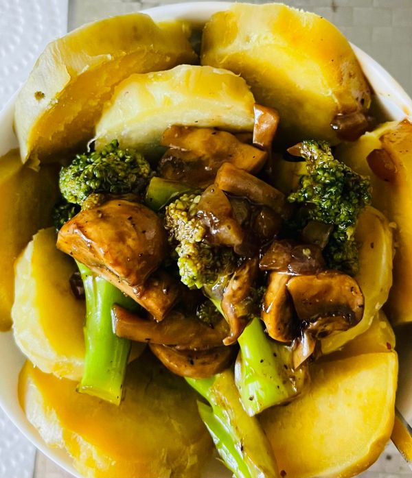 黑椒白蘑西蓝花藜麦红薯饭