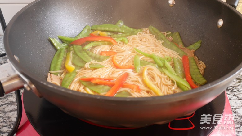 荷兰豆焖面的做法
