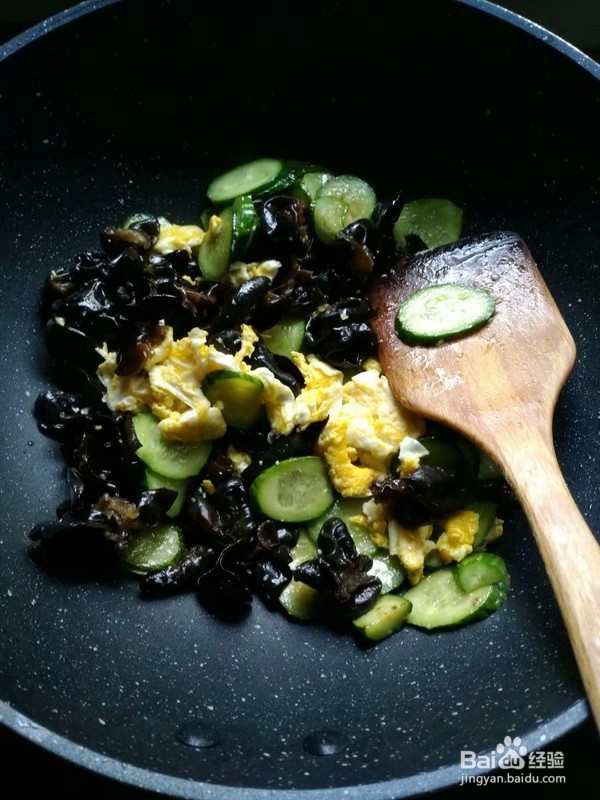 如何制作黄瓜木耳炒鸡蛋