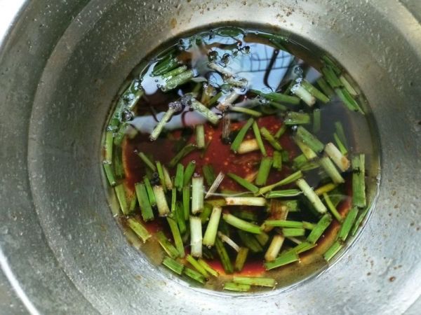 沙拉汁鸡蛋拌面