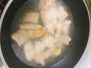 三文鱼豆腐汤的做法
