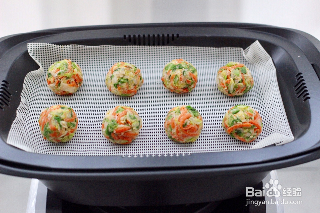 包菜虾皮菜团子的做法