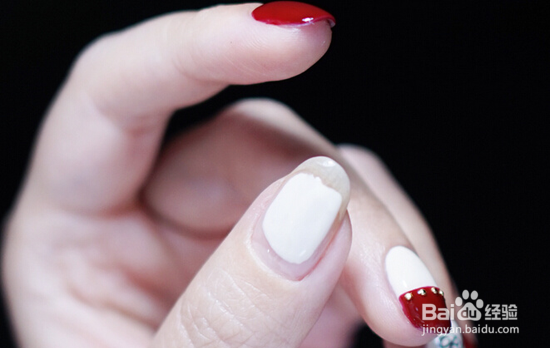 酒红撞色美甲教程