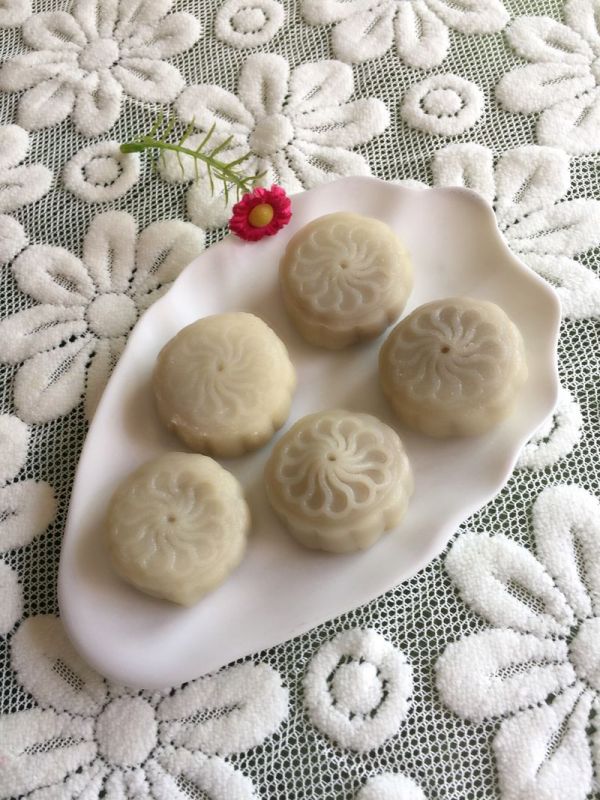 板栗馅儿冰皮月饼